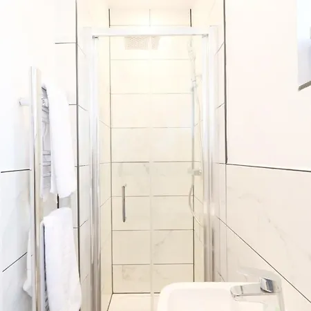 Tatil Evi Fishponds 6 Bedroom House *